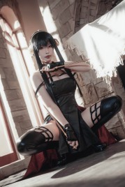 清水由乃 – 间谍过家家 约尔战斗服