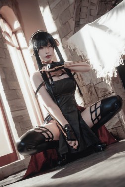 清水由乃 – 间谍过家家 约尔战斗服