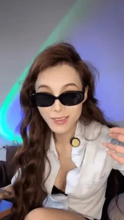 G奶骨感美女主播【小野老湿】顶级身材长腿翘臀-道具自慰白浆四溢合集 [6V+8G]
