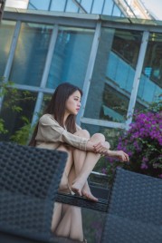 Sia不吃鱼 – 风衣玉足