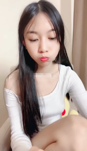 3660 新人，19岁四川小美女，【萱妹妹】，清纯反差，闺房中大尺度自慰，黑丝美腿，小穴白浆直流，呻吟声销魂！