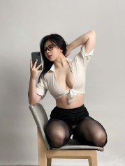 皮皮奶可可爱了啦 – OL眼镜娘