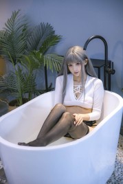 冬马路纱 – 浴缸湿身黑丝