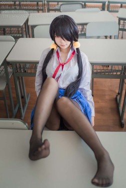 白金Saki写真 – 制服黑丝