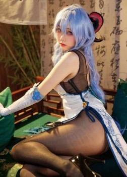 屑雪雪鸭 8套写真视频资源合集-[489P-16V-978.30MB]