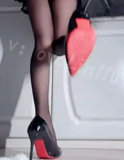 cuteli 10分钟 黑丝高跟鞋 [1P1V-766MB]