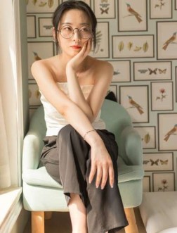 PKG摄影眼镜少妇 3套写真视频资源合集-[16.9G]